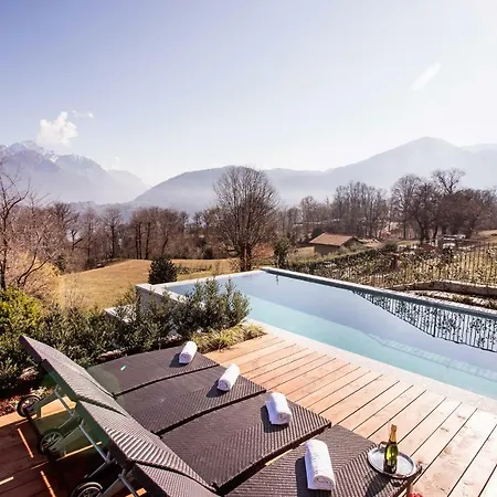 Rogaro Villa